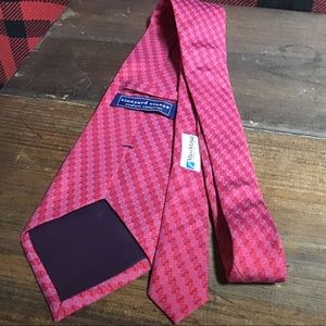 Euc Vineyard Vines mass mutual tie